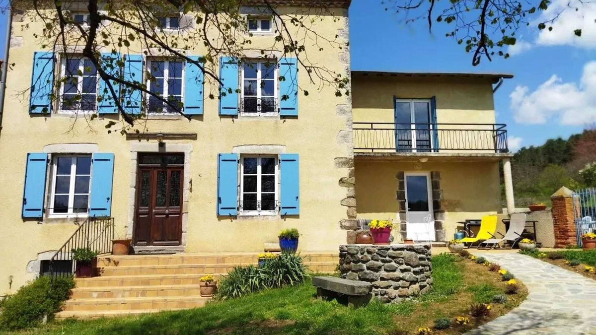 Domeyrat House | Homerez - Spacious House in Domeyrat + Large Garden