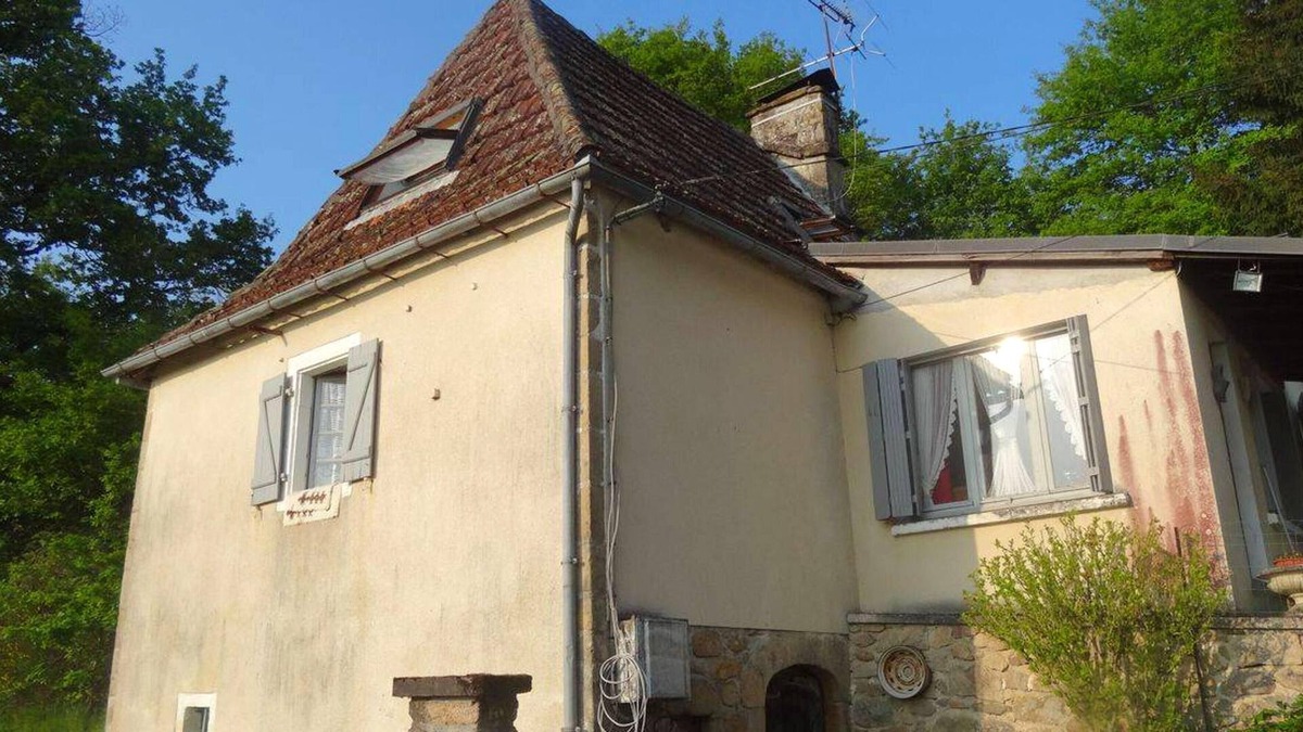 Teyssieu House | Homerez - Spacious house for 7 ppl. with garden and terrace at Teyssieu