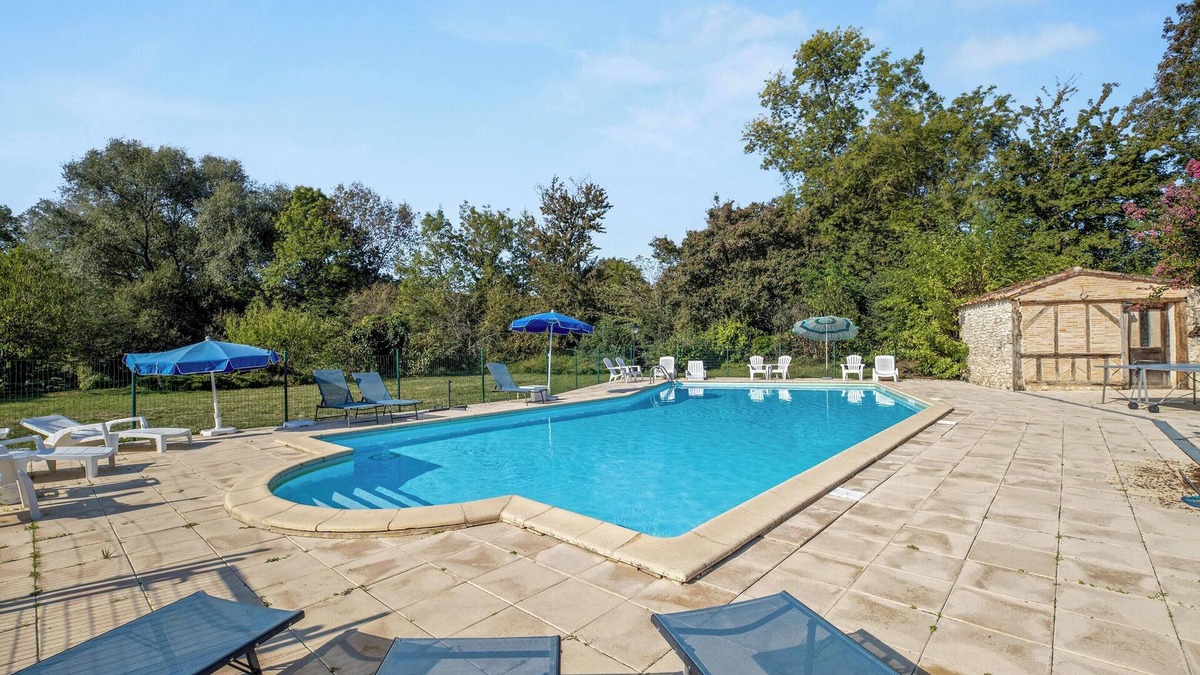 Thenac House | Homerez - Spacious House in Thenac with Private Pool