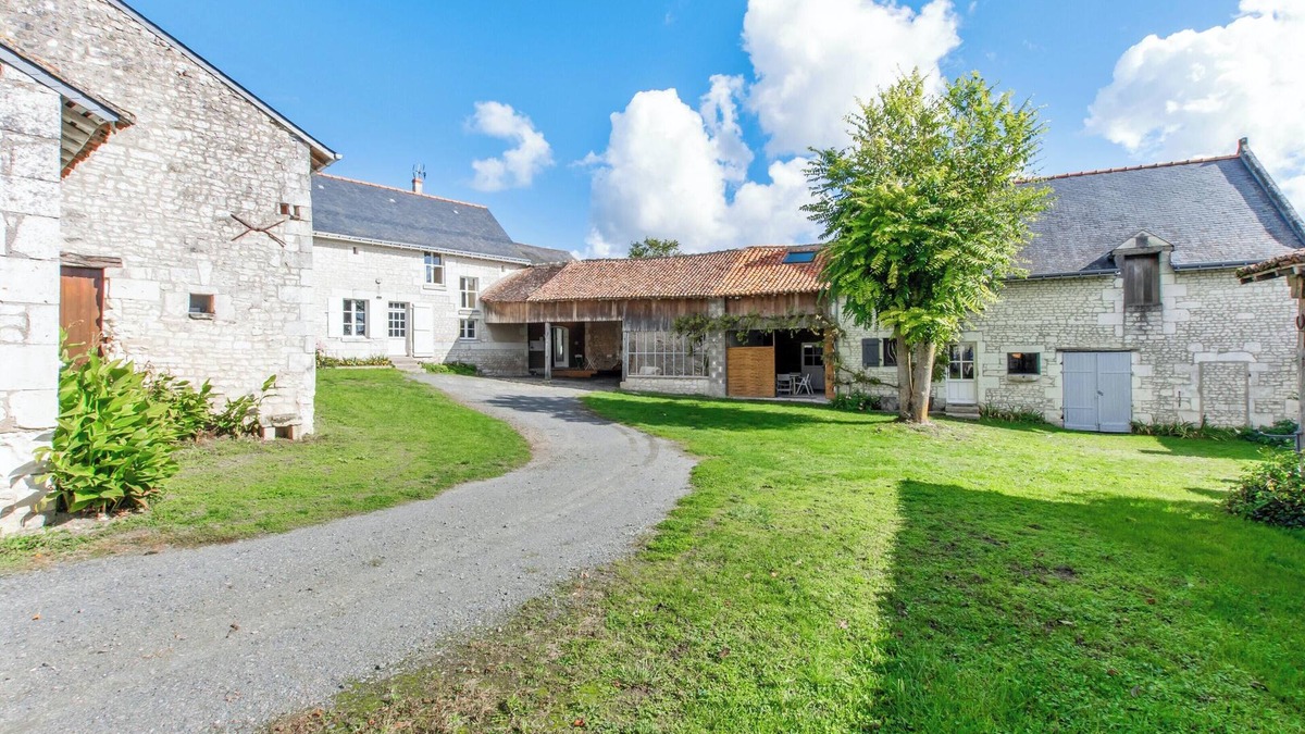 Assay House | Homerez - Spacious House in Assay with Garden and Fireplace
