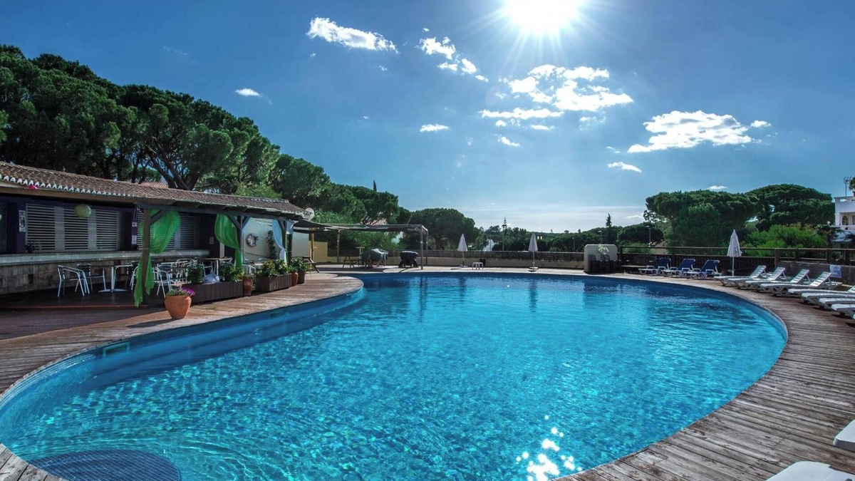 Vale do Lobo House | Homerez - Spacious house in Loulé with shared pool