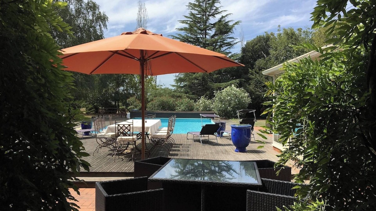 Nalliers Villa | Homerez - Spacious Villa in Nalliers with Private Pool