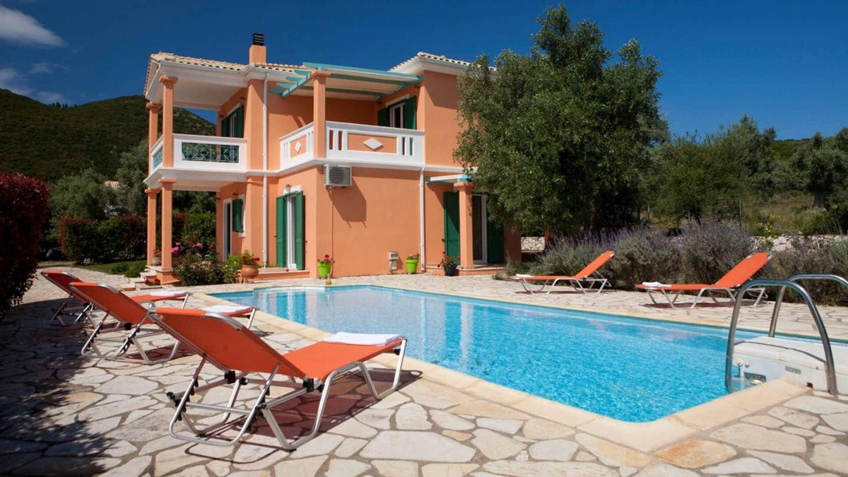 Evgiros Villa | Homerez - Spacious villa 2 km away from the beach for 6 ppl. with swimming-pool