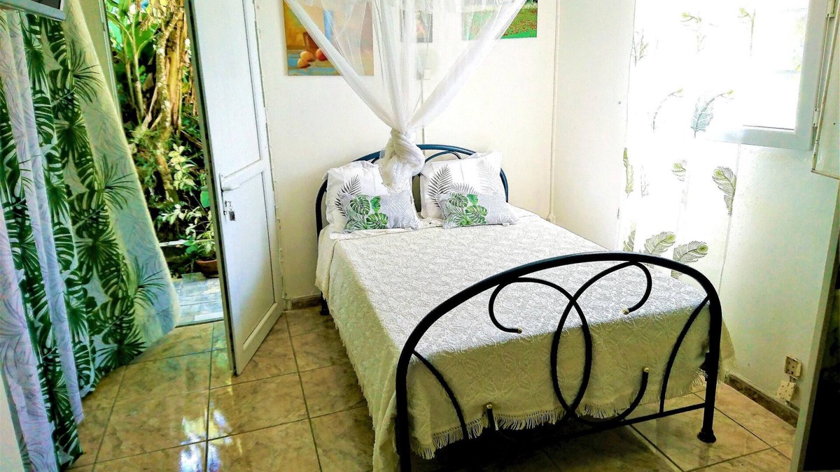 Fontaine de Moutte Apartment | Homerez - Studio 10 km away from the beach for 2 ppl. at Fort-de-France