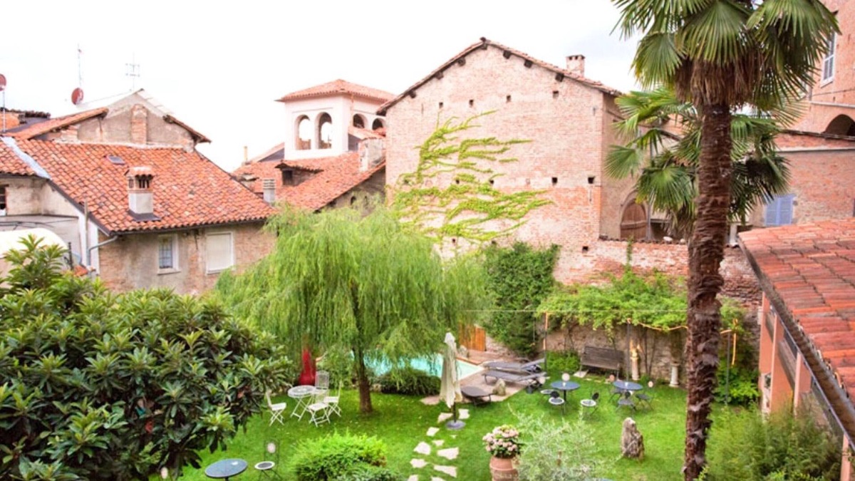 Piazza Apartment | Homerez - Studio 15 km away from the slopes for 2 ppl. with balcony at Piazza