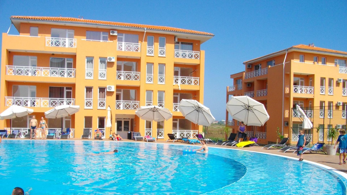 Tankovo Apartment | Homerez - Studio 3 km away from the beach for 2 ppl. with shared pool at Tankovo