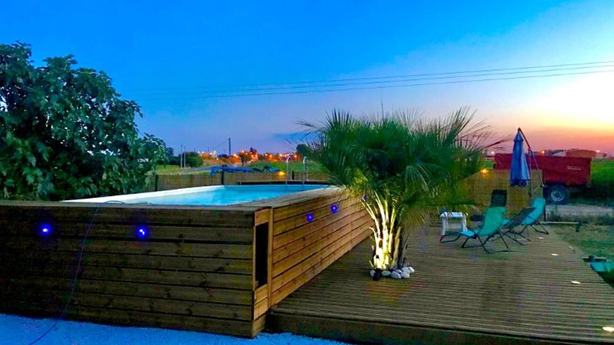 Saint-Jory Apartment | Homerez - Studio for 4 ppl. with shared pool, garden and terrace at Saint-Jory