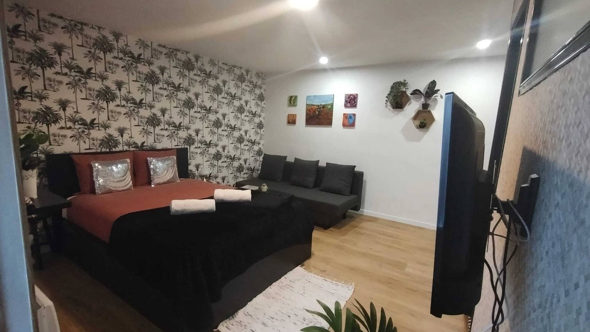 Noyers-sur-Cher Apartment | Homerez - Studio in Noyers-sur-Cher
