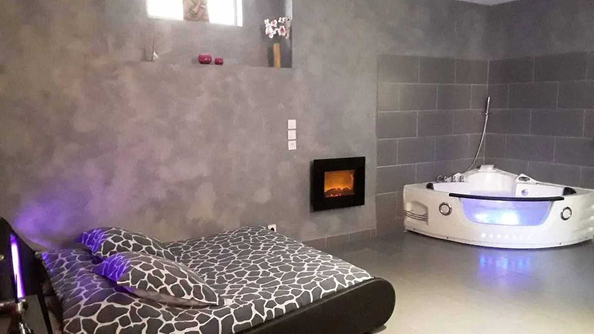 Baixas Apartment | Homerez - Studio in Baixas with Jacuzzi