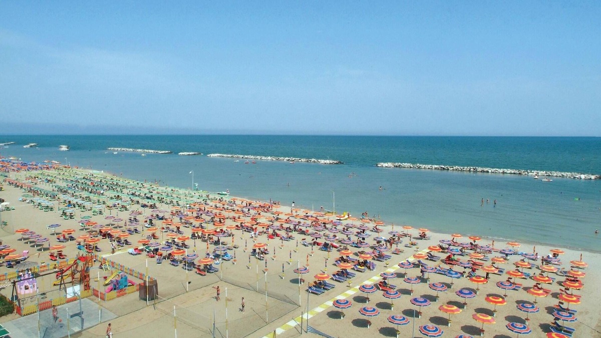 Viserbella Apartment | Homerez - Studio in Rimini, parking, bikes