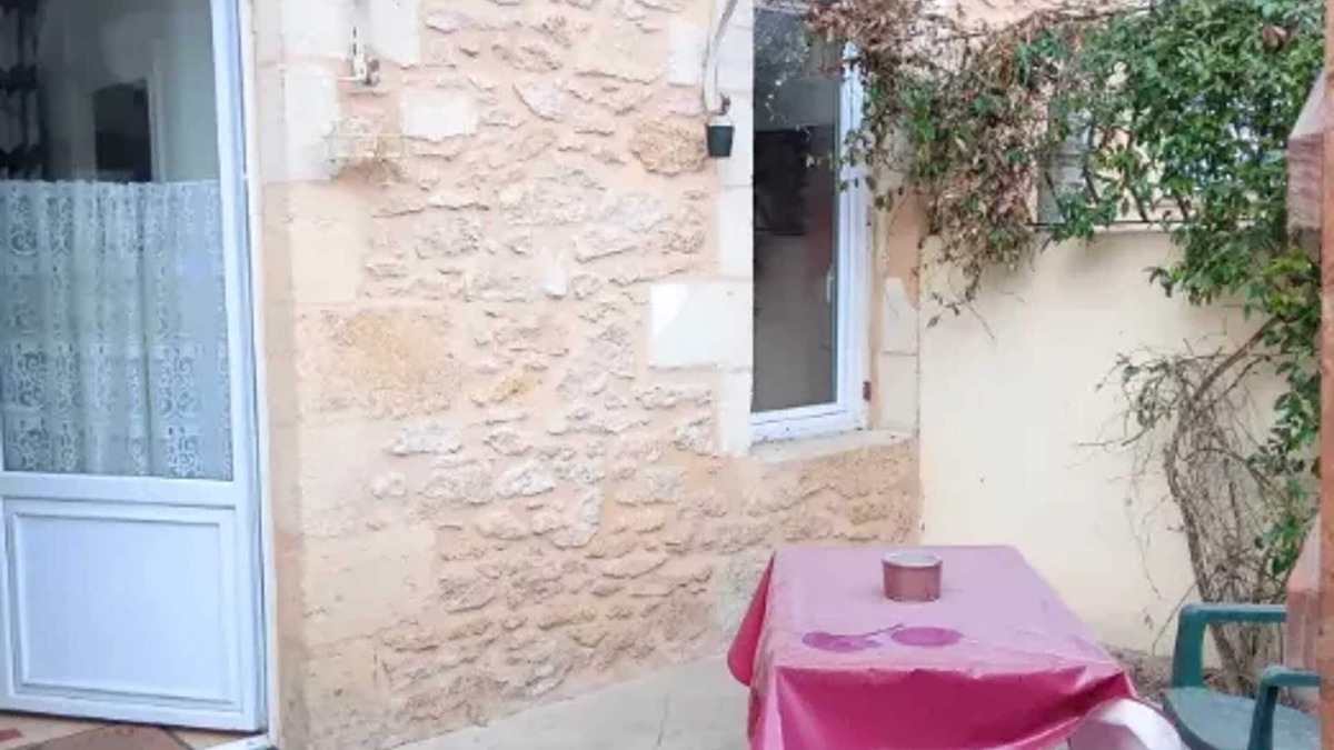 Langon Apartment | Homerez - Studio room with dining area - 45m2
