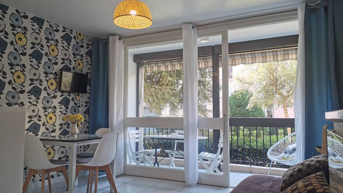 Saint-Cyprien Plage Apartment | Homerez - Studio Saint-Cyprien, garden view