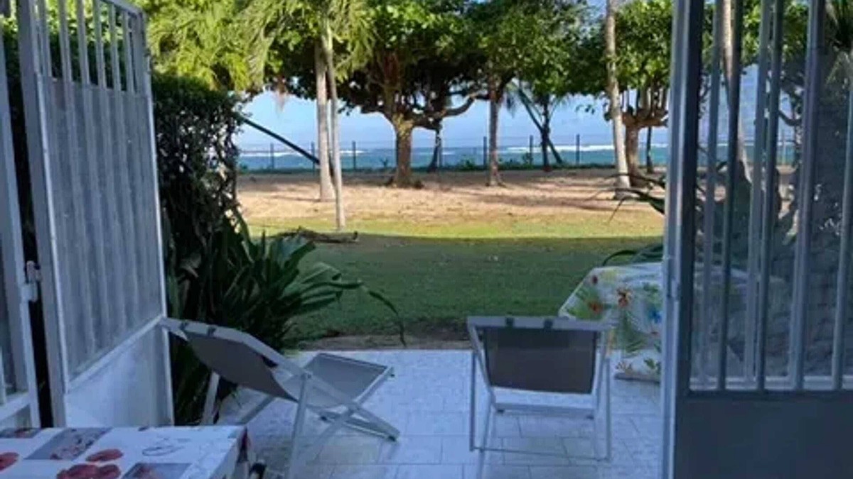 L'Autre-Bord Apartment | Homerez - Studio with sea view, Le Moule