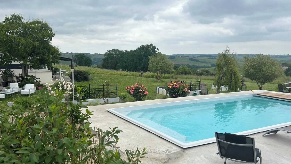 Sainte-Croix-Du-Mont Villa | Homerez - Villa amid the vineyards