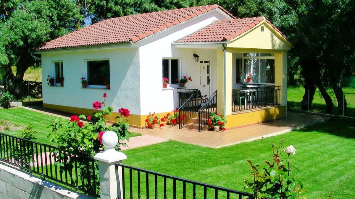 La Calzada de Bejar Villa | Homerez - Villa for 4 ppl. with swimming-pool and terrace at La Calzada de Béjar