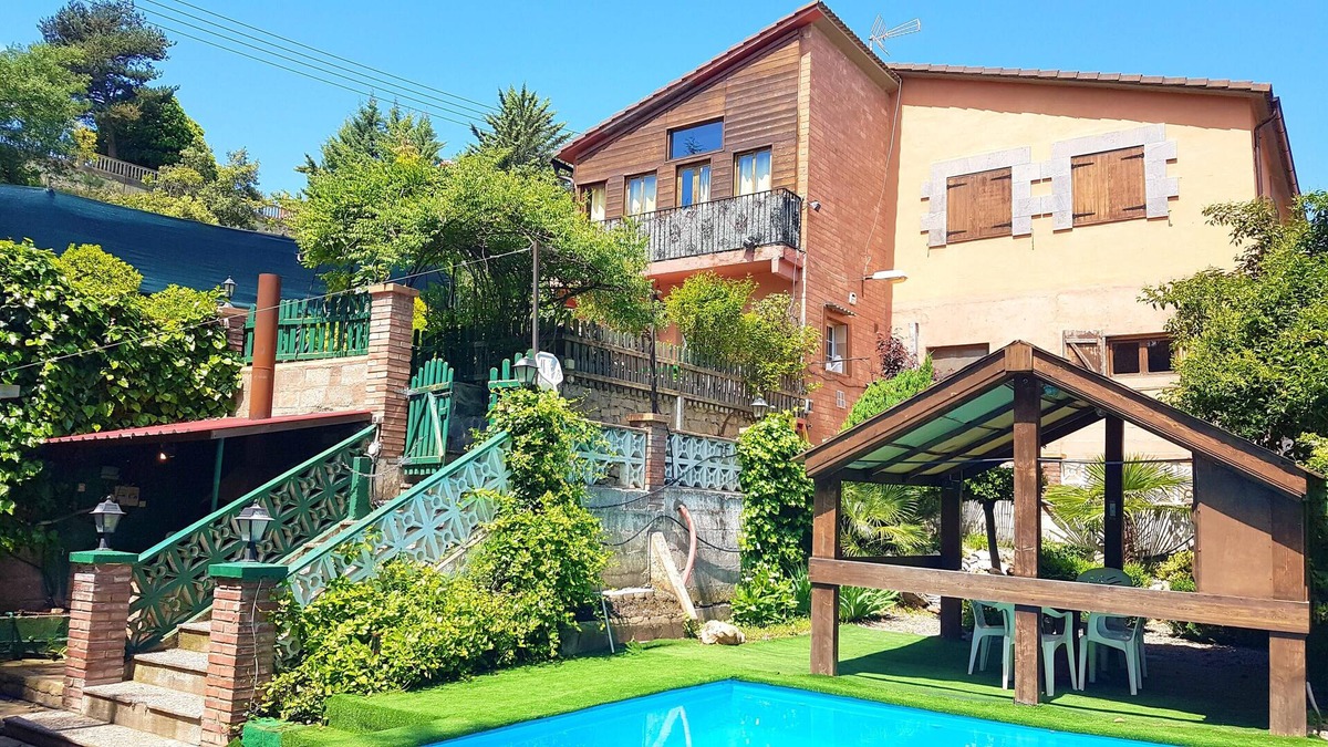 La Puebla de Castro Villa | Homerez - Villa for 18 ppl. with swimming-pool and garden at La Puebla de Castro
