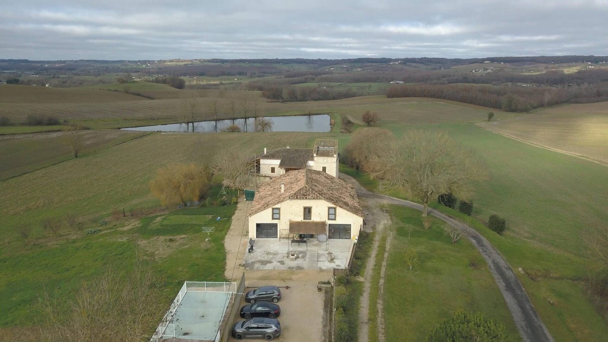Montpezat-de-Quercy Villa | Homerez - Villa in Montpezat-de-Quercy