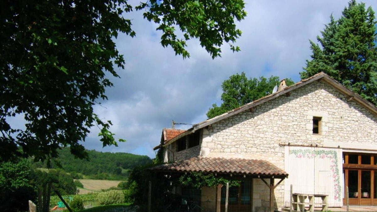 Flaugnac Villa | Homerez - Villa for 17 ppl. with swimming-pool and garden at Saint Paul Flaugnac
