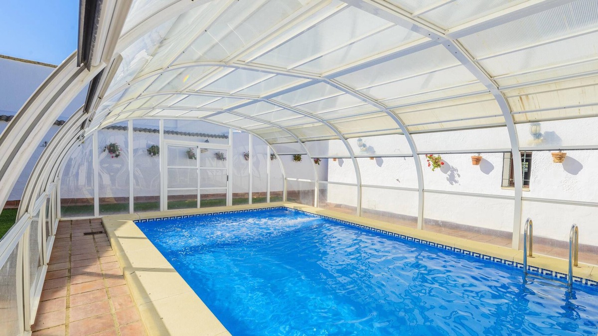 Rivero de Posadas Villa | Homerez - Villa for 20 ppl. with swimming-pool and terrace at Rivero de Posadas