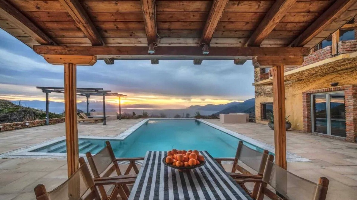 Stratoni Villa | Homerez - Villa for 13 ppl. with swimming-pool, terrace and balcony at Dhamiá
