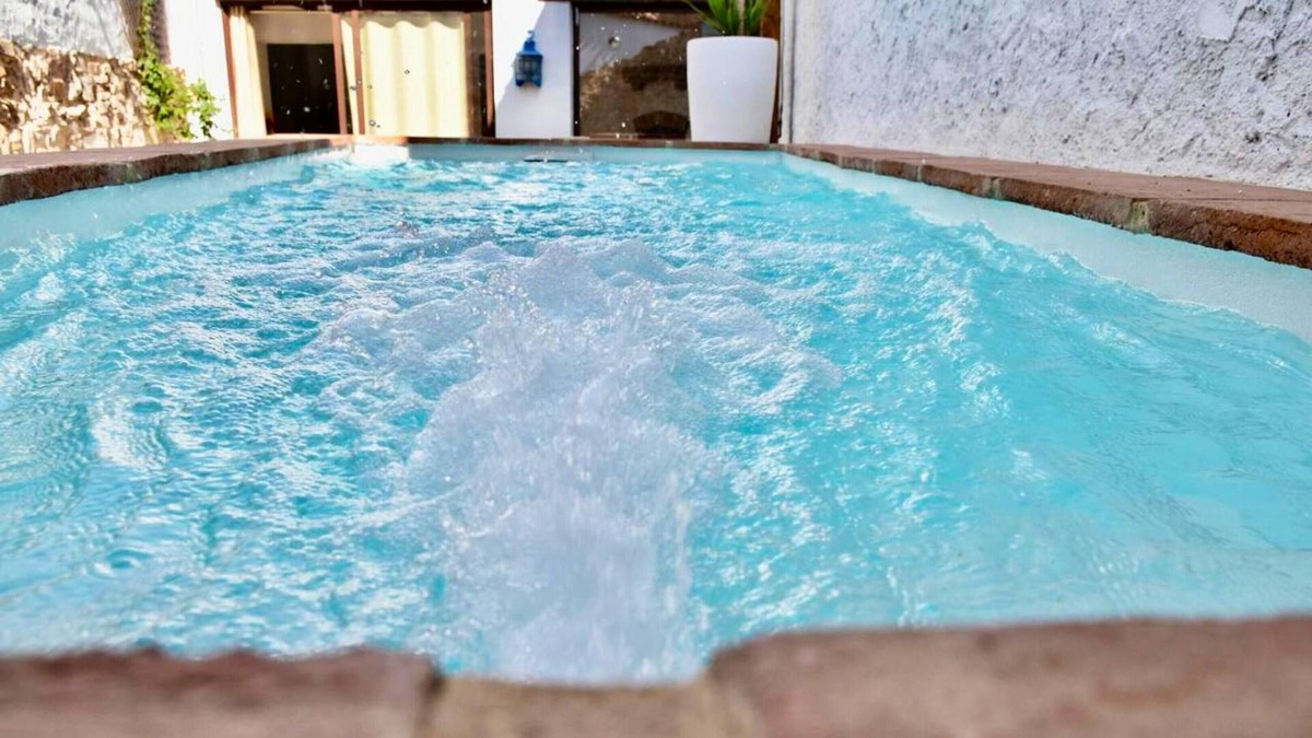 Santa Elena Villa | Homerez - Villa for 8 ppl. with swimming-pool and terrace at Santa Elena