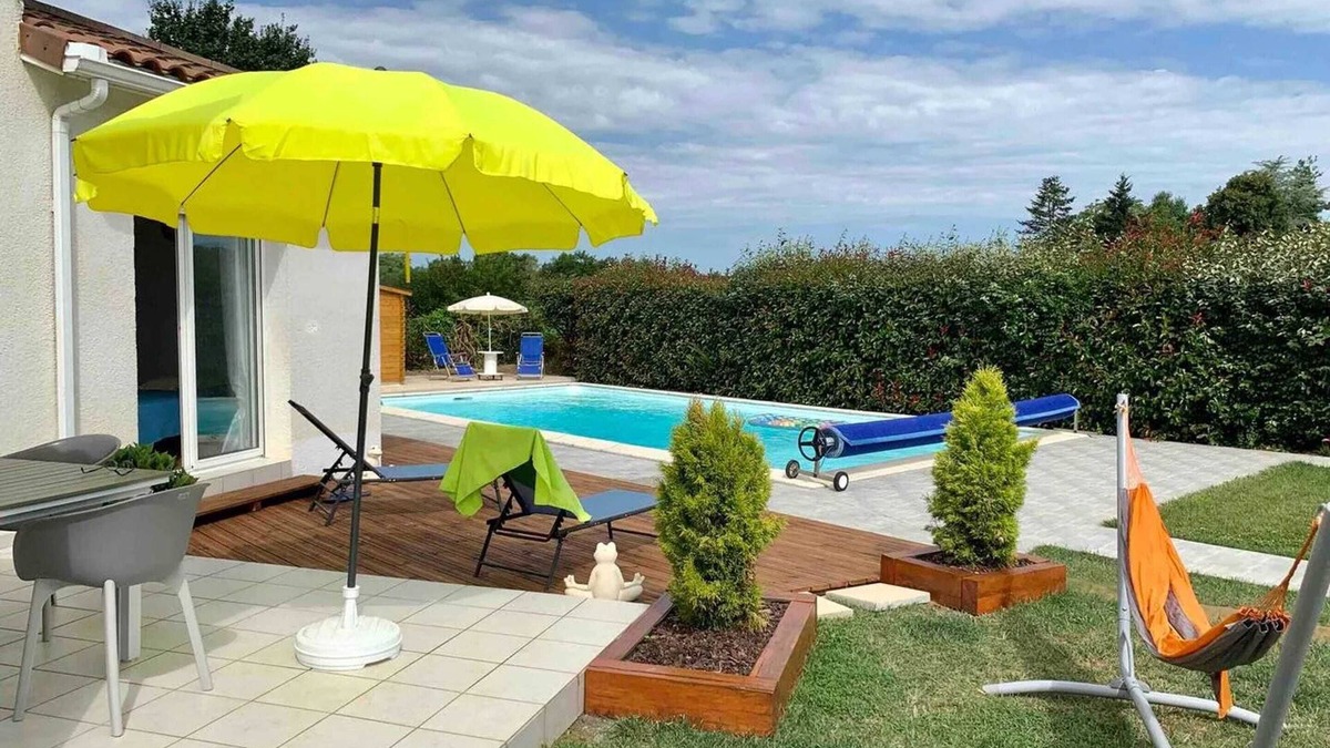 Saint-Gaudens Villa | Homerez - Villa for 3 ppl. with swimming-pool and terrace at Saint-Gaudens