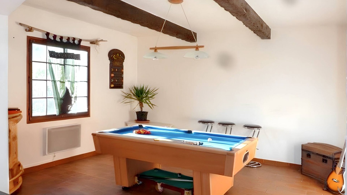 Cannes-et-Clairan Villa | Homerez - Villa Cannes-et-Clairan