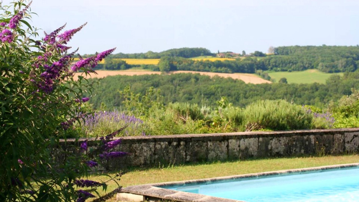 La Croix-Blanche Villa | Homerez - Villa for 15 ppl. with swimming-pool and terrace at La Croix-Blanche