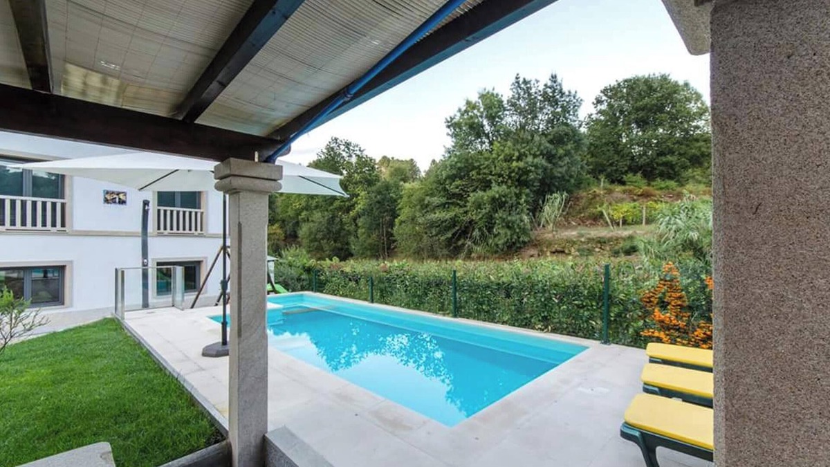 Melgaco Villa | Homerez - Villa in Cividade + private pool