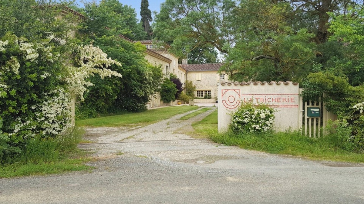 Crastes House | Homerez - Villa in Crastes with pool
