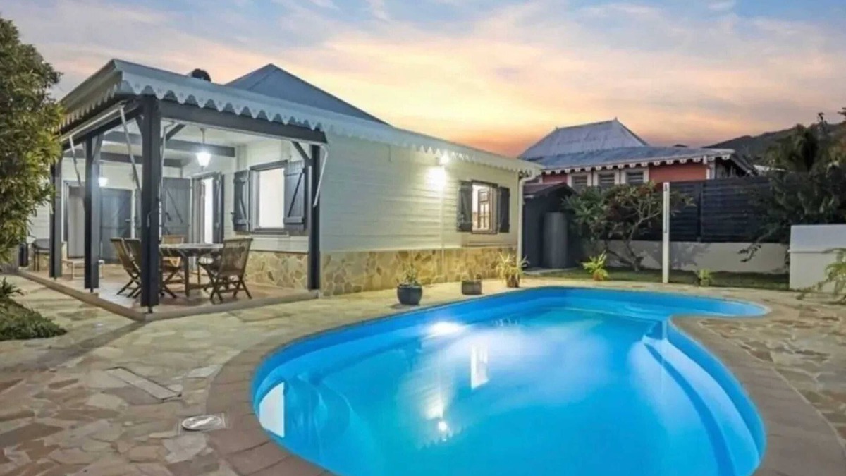 Saint-Pierre Villa | Homerez - Villa in Saint-Pierre