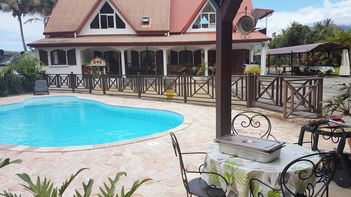 Saint-Benoit Villa | Homerez - Villa in Saint-Benoît
