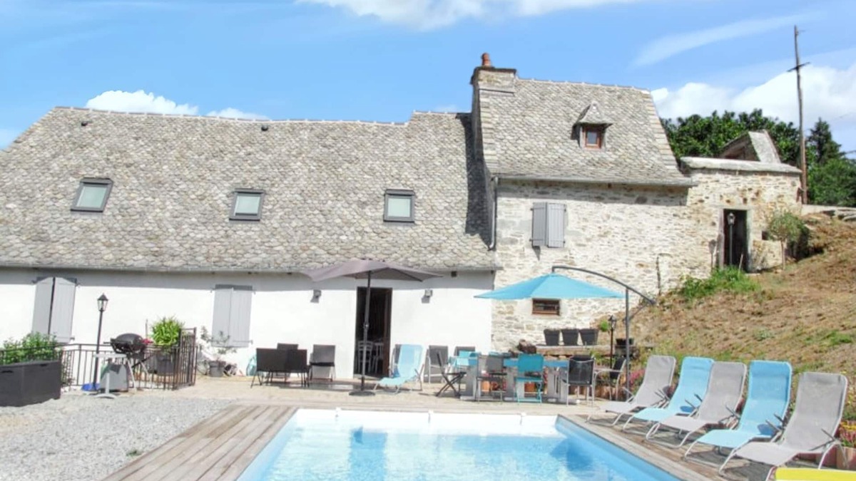 Vieillevie Villa | Homerez - Villa in Vieillevie + private pool