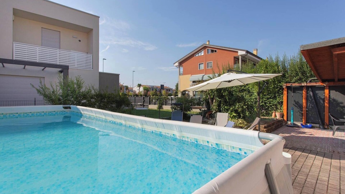 Legnaro House | Homerez - Villa Legnaro w/Pool.