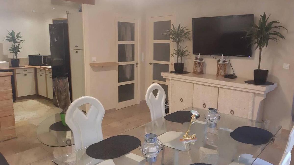 Beaucaire Apartment | Homerez - Welcoming Apartment in Beaucaire - 90 m²
