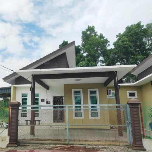 Pasir Puteh House | Homestay Amni