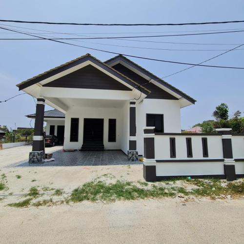 Kampung Gelong Bilal House | HOMESTAY CIK PHIA