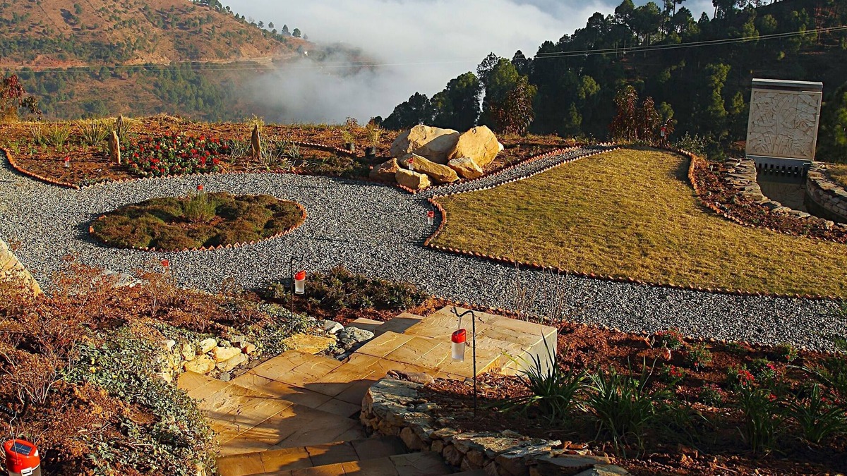 Nainital House | Homestay in Nainital, Picturesque Mountain views with all Mod-cons