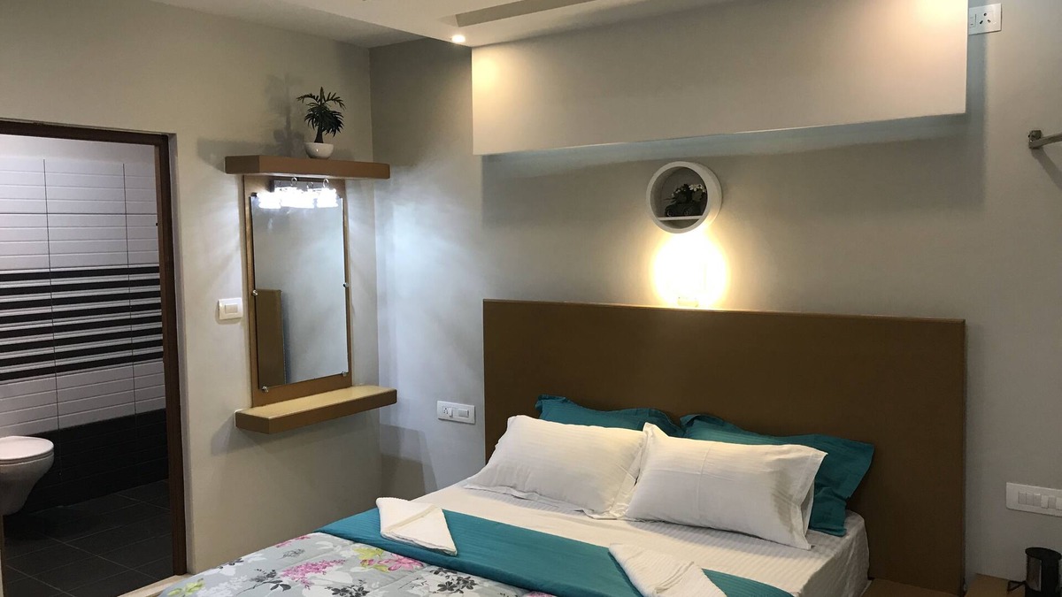 Munnar Bed & Breakfast | HomeStay Munnar-MehaKira Holiday Inn