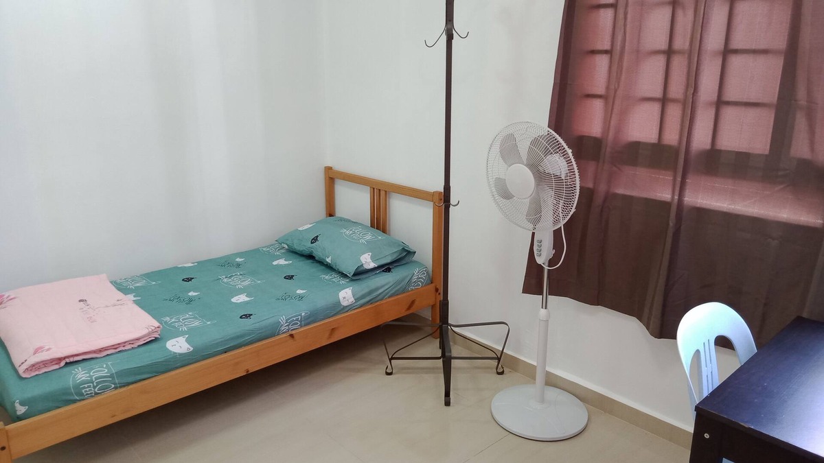 Woodlands Apartment | Homestay Near MRT/subway & 300+ eateries Clean, quiet & safe Private room