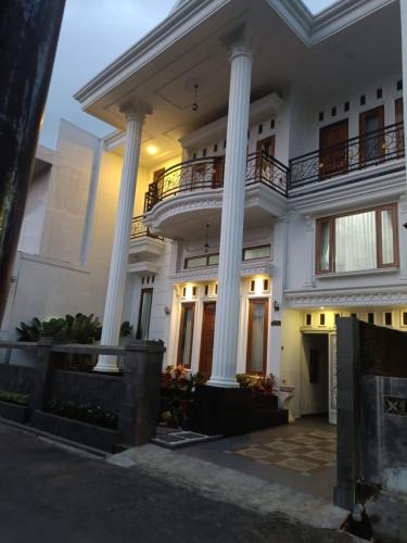Mungkid House | Homestay Omah Putih