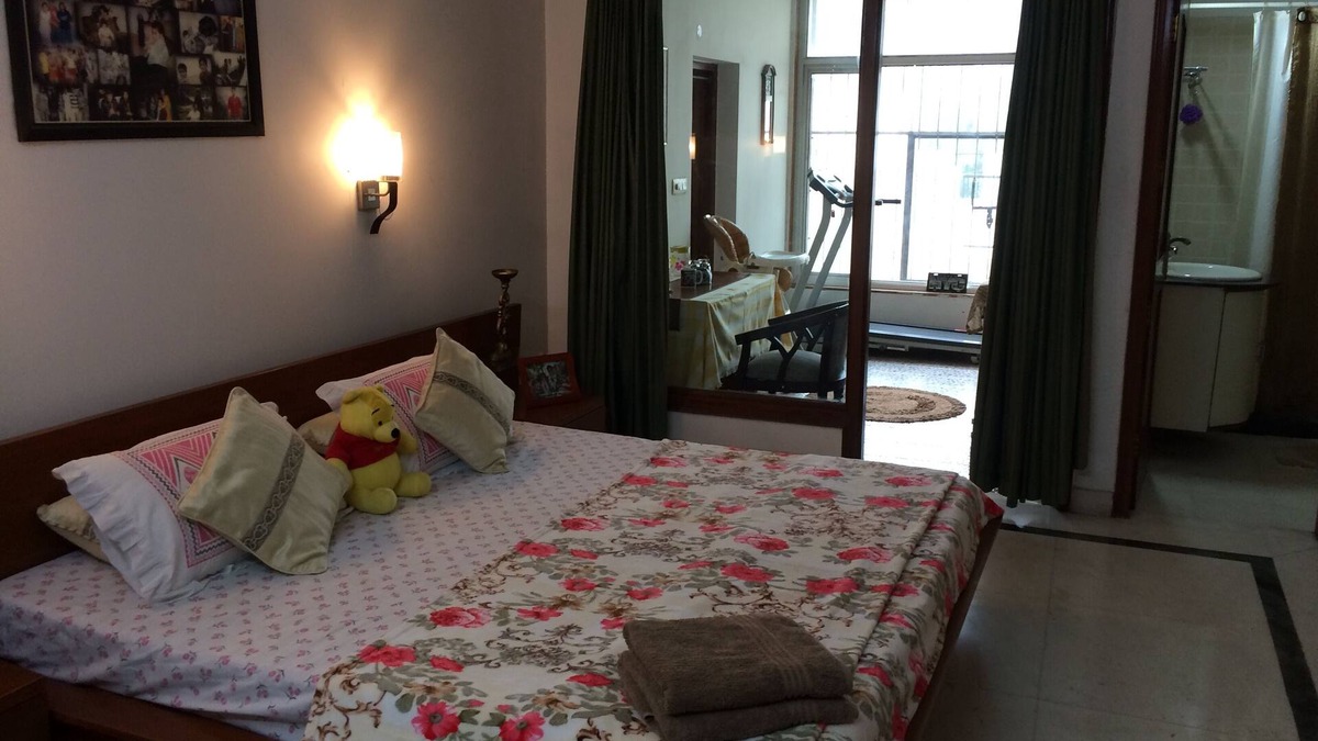 Noida Apartment | HomeStay Premium for Professionals