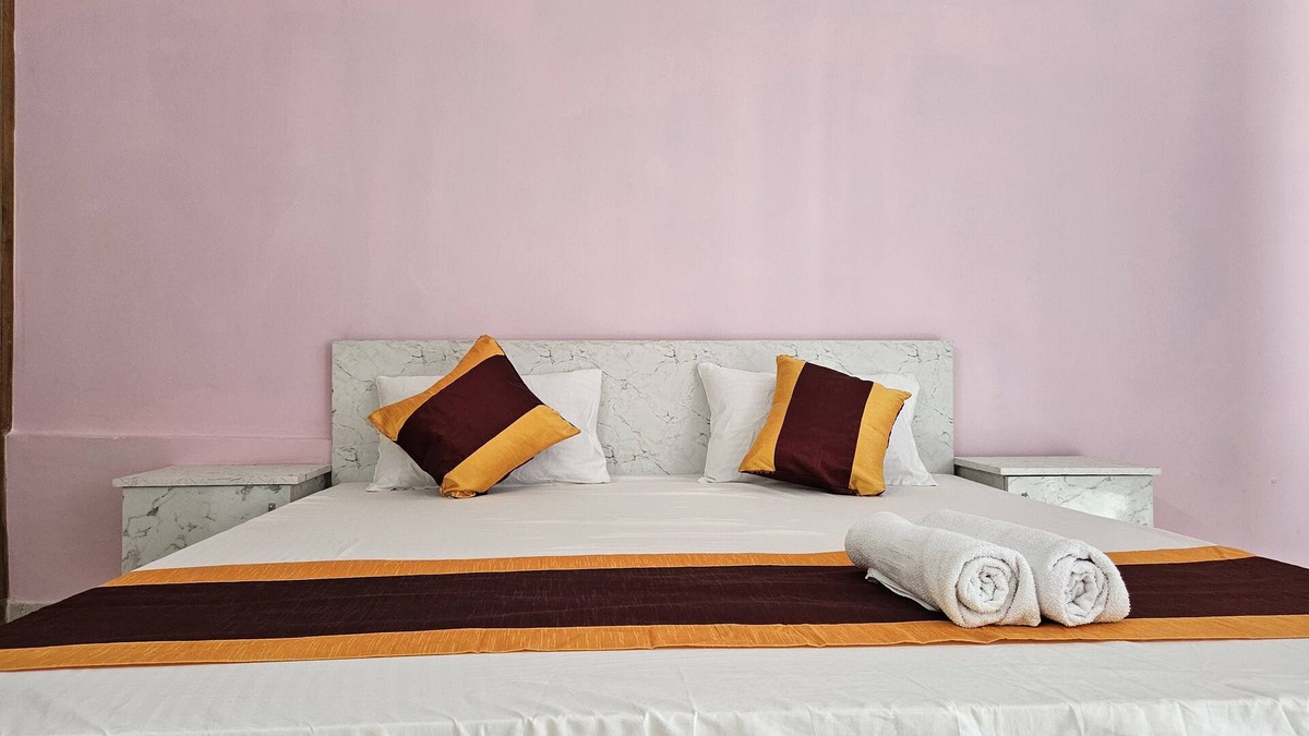 Faridabad House | Homestay Urban Dream: Where comfort meets city living