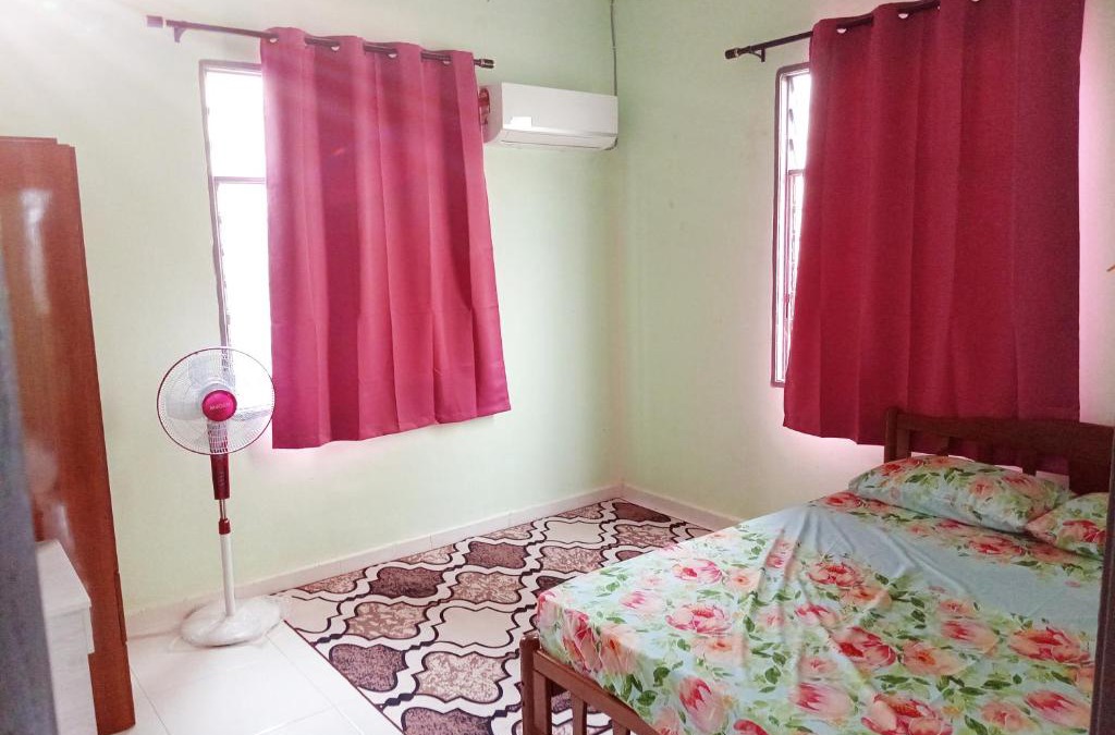Kawasan Perindustrian Chendering House | Homestay Wan Z