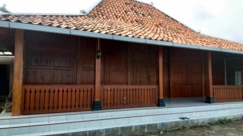 Banjarasri House | Homestay Wongso Kasongan