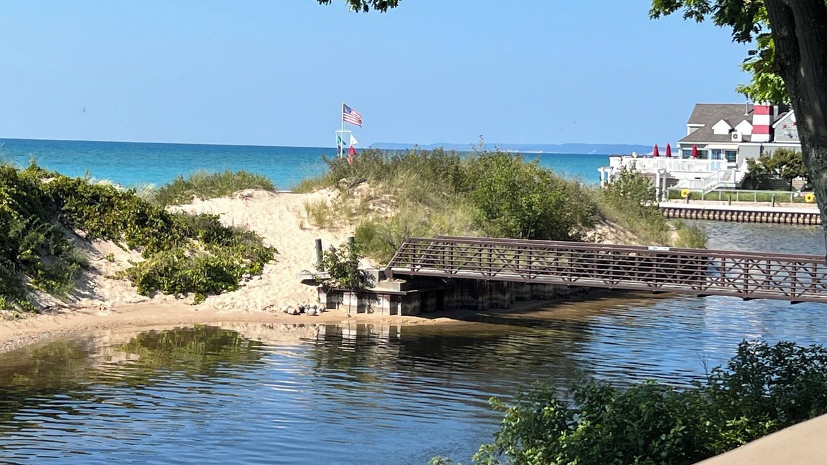Maple City Condo | Homestead Resort - Lake Michigan Frontage 1 Bdrm Condo - (sleeps 4) - Glen Arbor