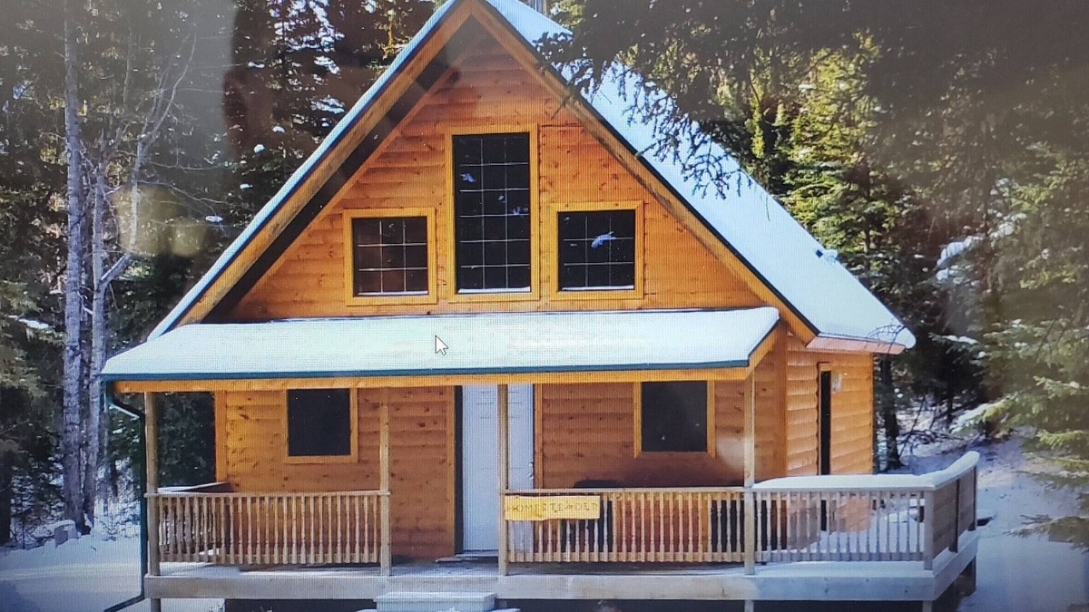 Nordegg Cabin | Homesteader Cabin at Coliseum Mountain Resort