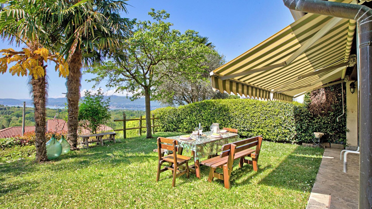Besozzo House | HomeSweetHome Garden&LakeView, Besozzo, Italy
