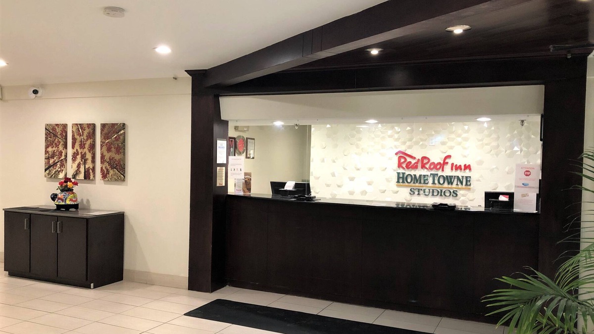 Bordentown Hotel | HomeTowne Studios by Red Roof Bordentown - McGuire AFB