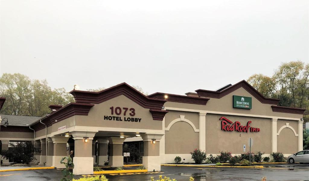 Bordentown Hotel | HomeTowne Studios by Red Roof Bordentown - McGuire AFB